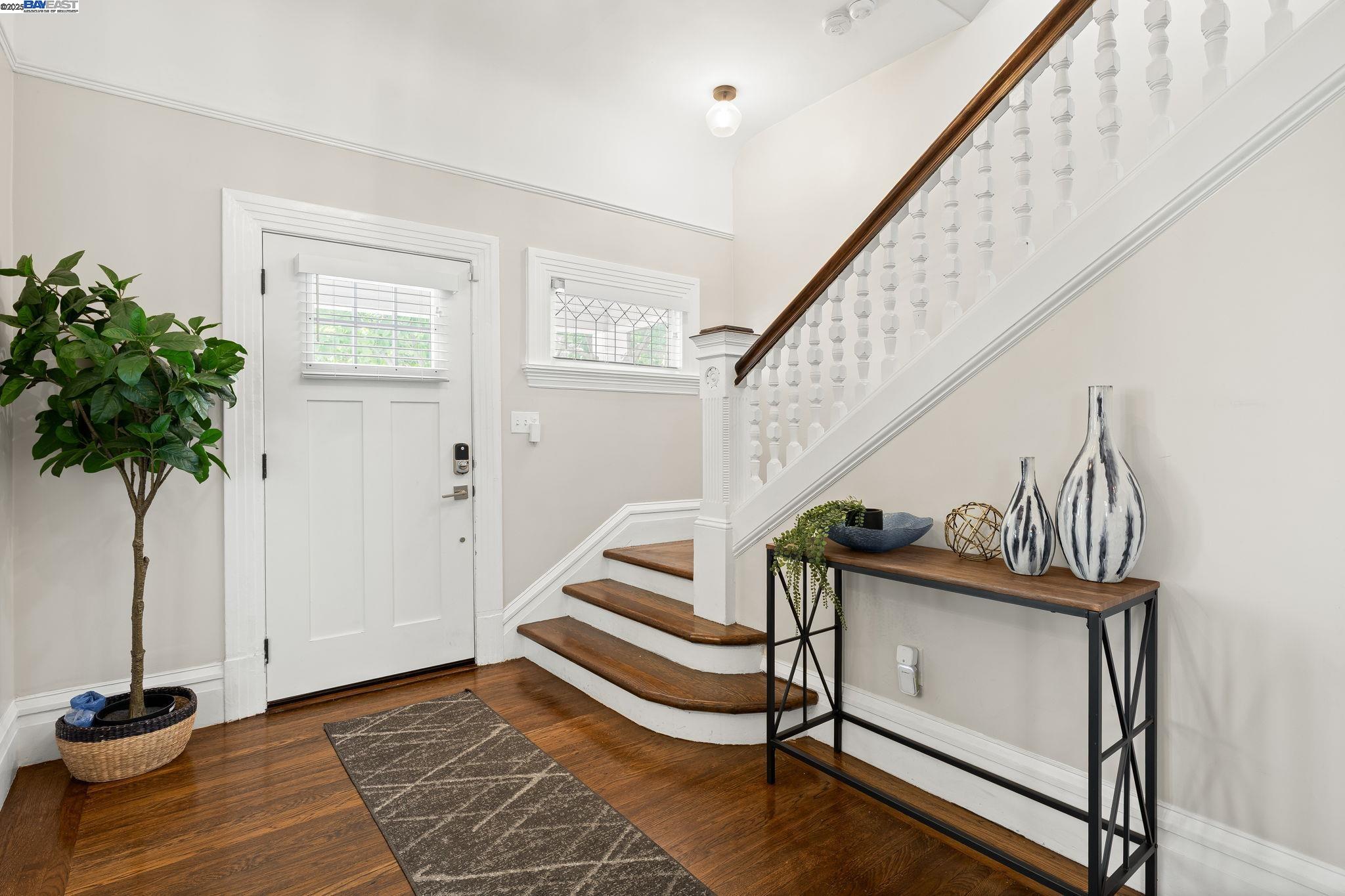 Detail Gallery Image 5 of 26 For 2207 E 21st St, Oakland,  CA 94606 - 4 Beds | 2/2 Baths