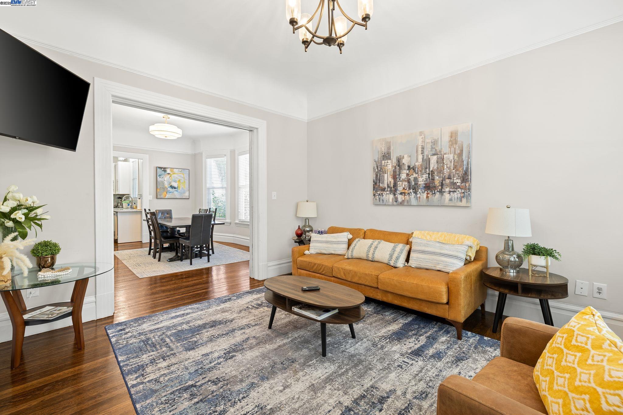 Detail Gallery Image 7 of 26 For 2207 E 21st St, Oakland,  CA 94606 - 4 Beds | 2/2 Baths
