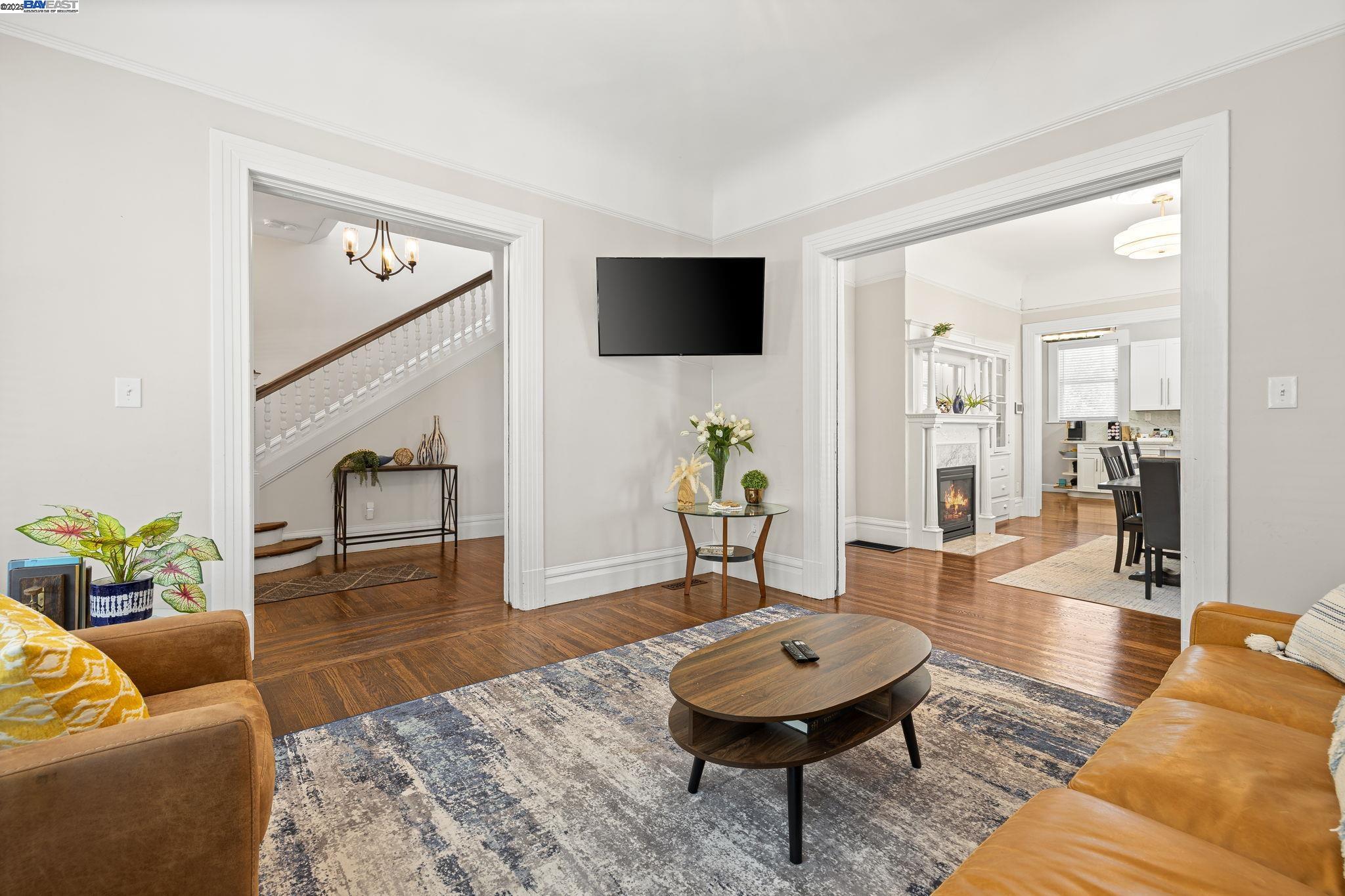 Detail Gallery Image 8 of 26 For 2207 E 21st St, Oakland,  CA 94606 - 4 Beds | 2/2 Baths