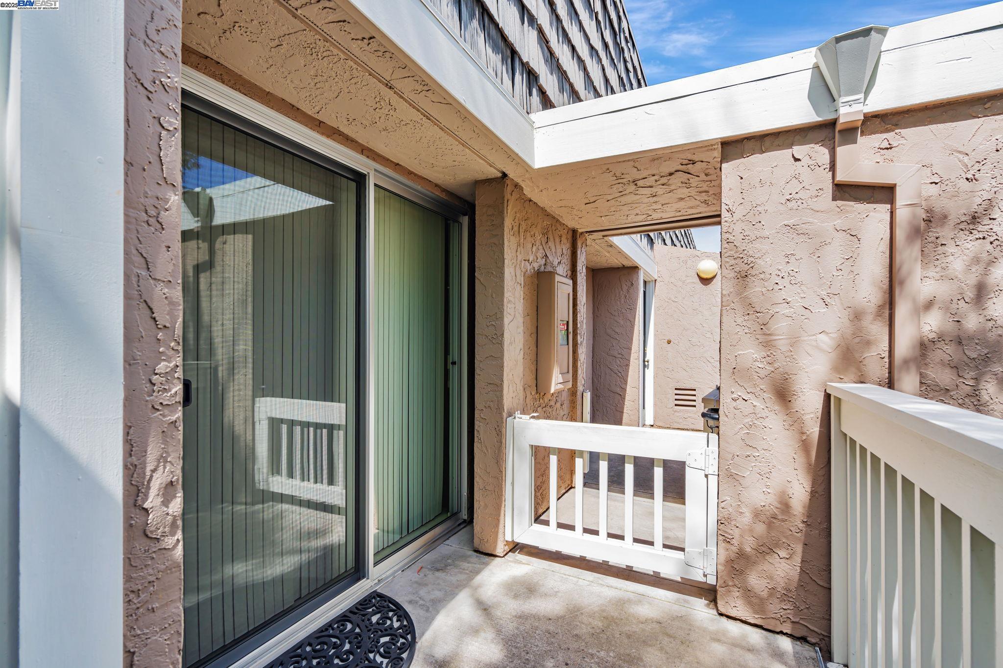 Detail Gallery Image 4 of 40 For 675 Sharon Park Dr #245,  Menlo Park,  CA 94025 - 2 Beds | 2 Baths