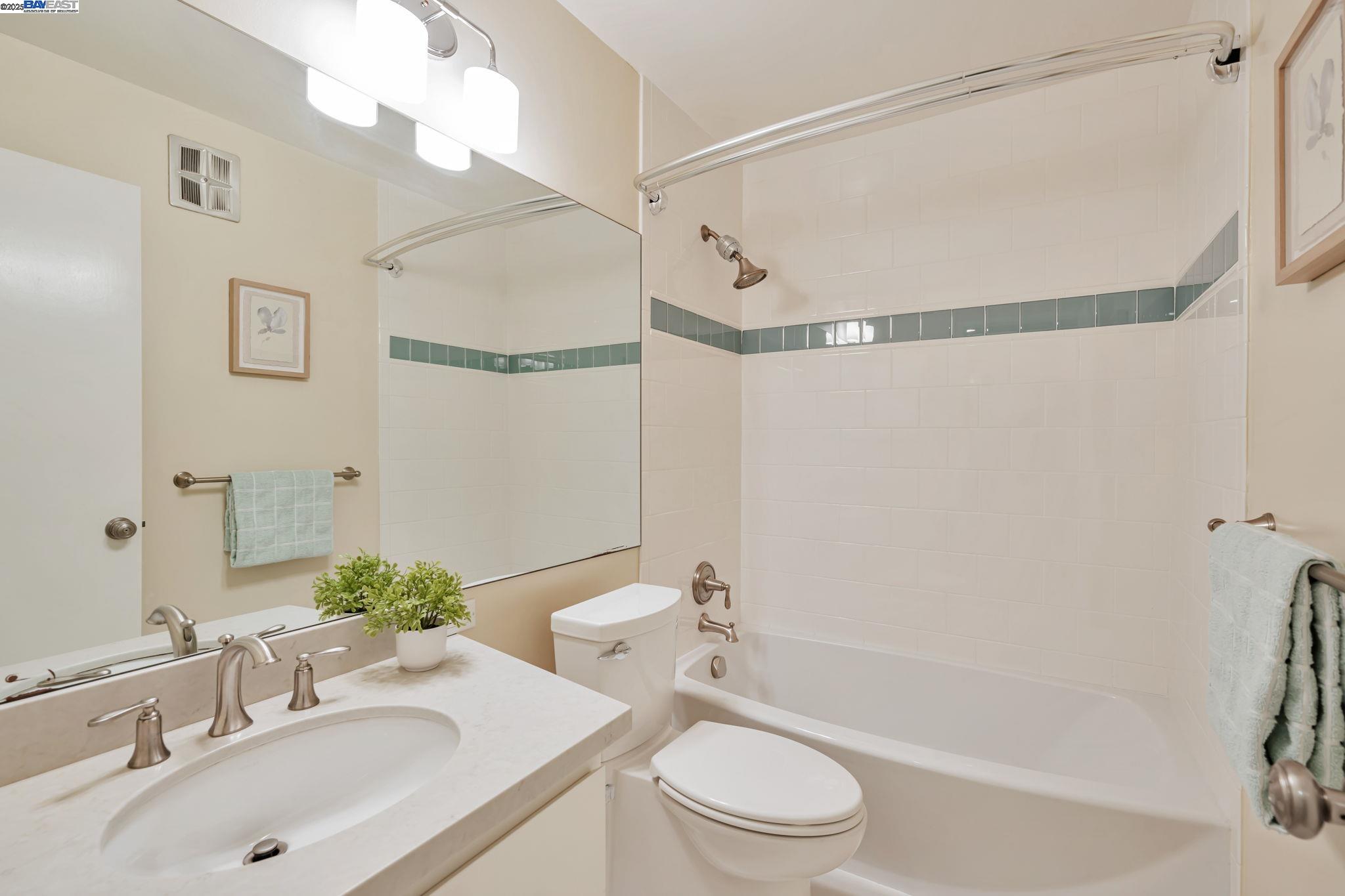 Detail Gallery Image 31 of 40 For 675 Sharon Park Dr #245,  Menlo Park,  CA 94025 - 2 Beds | 2 Baths