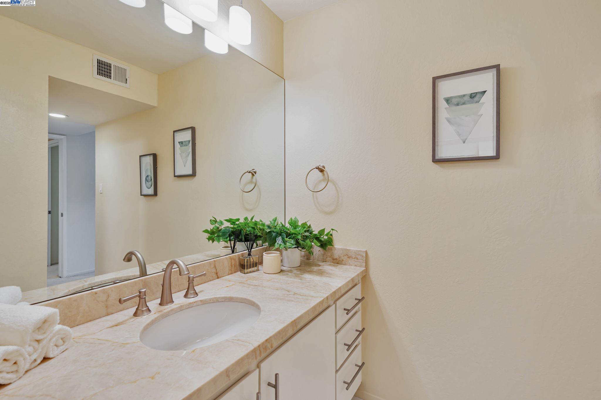 Detail Gallery Image 33 of 40 For 675 Sharon Park Dr #245,  Menlo Park,  CA 94025 - 2 Beds | 2 Baths
