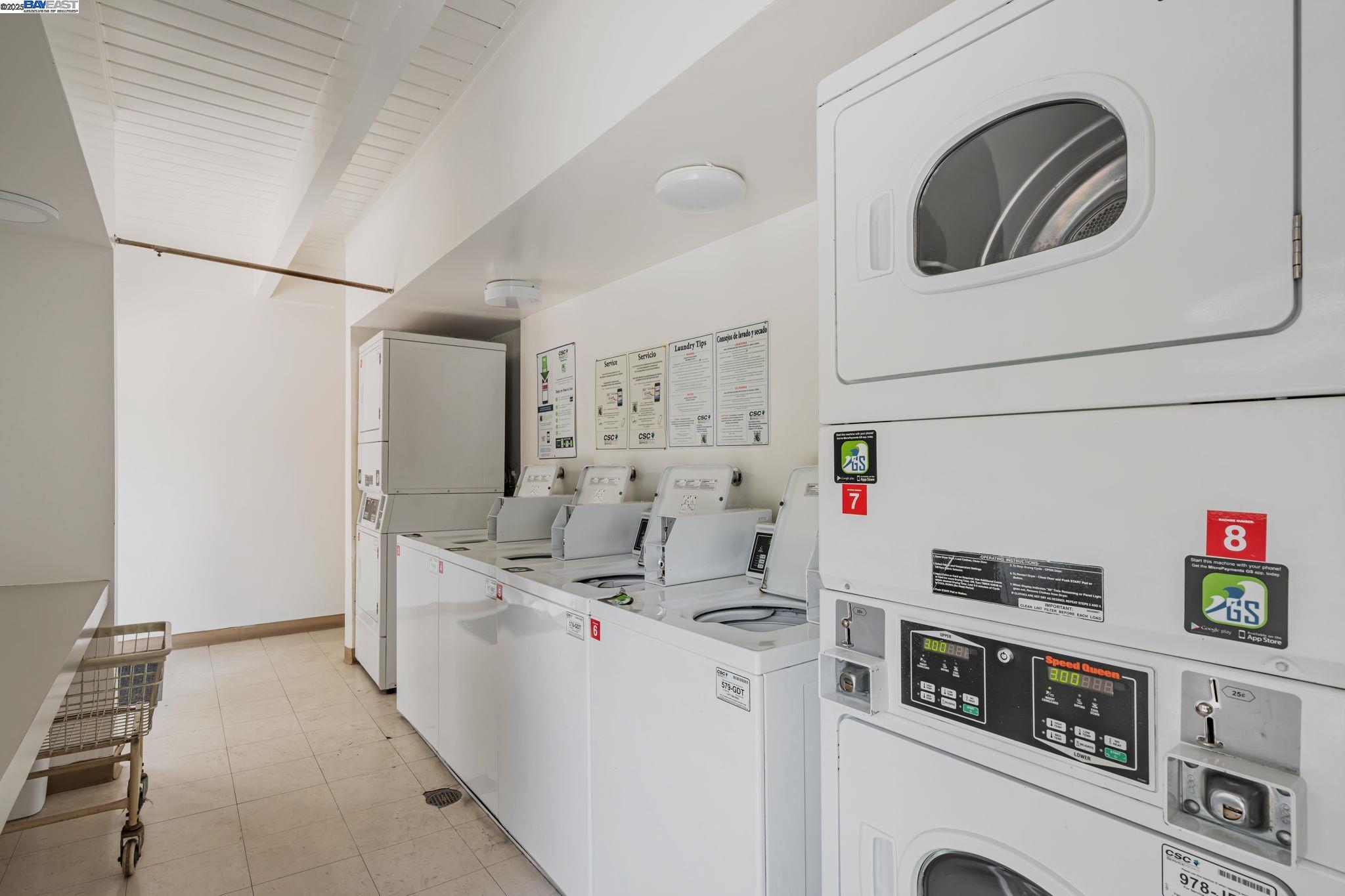 Detail Gallery Image 39 of 40 For 675 Sharon Park Dr #245,  Menlo Park,  CA 94025 - 2 Beds | 2 Baths
