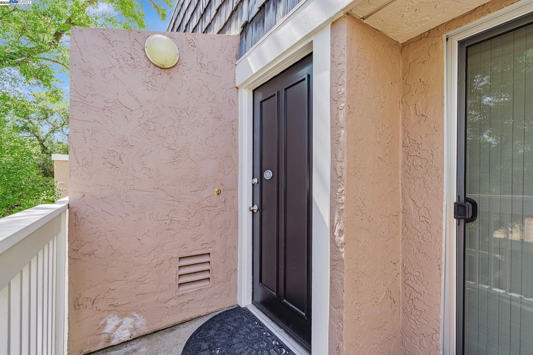 Detail Gallery Image 5 of 40 For 675 Sharon Park Dr #245,  Menlo Park,  CA 94025 - 2 Beds | 2 Baths