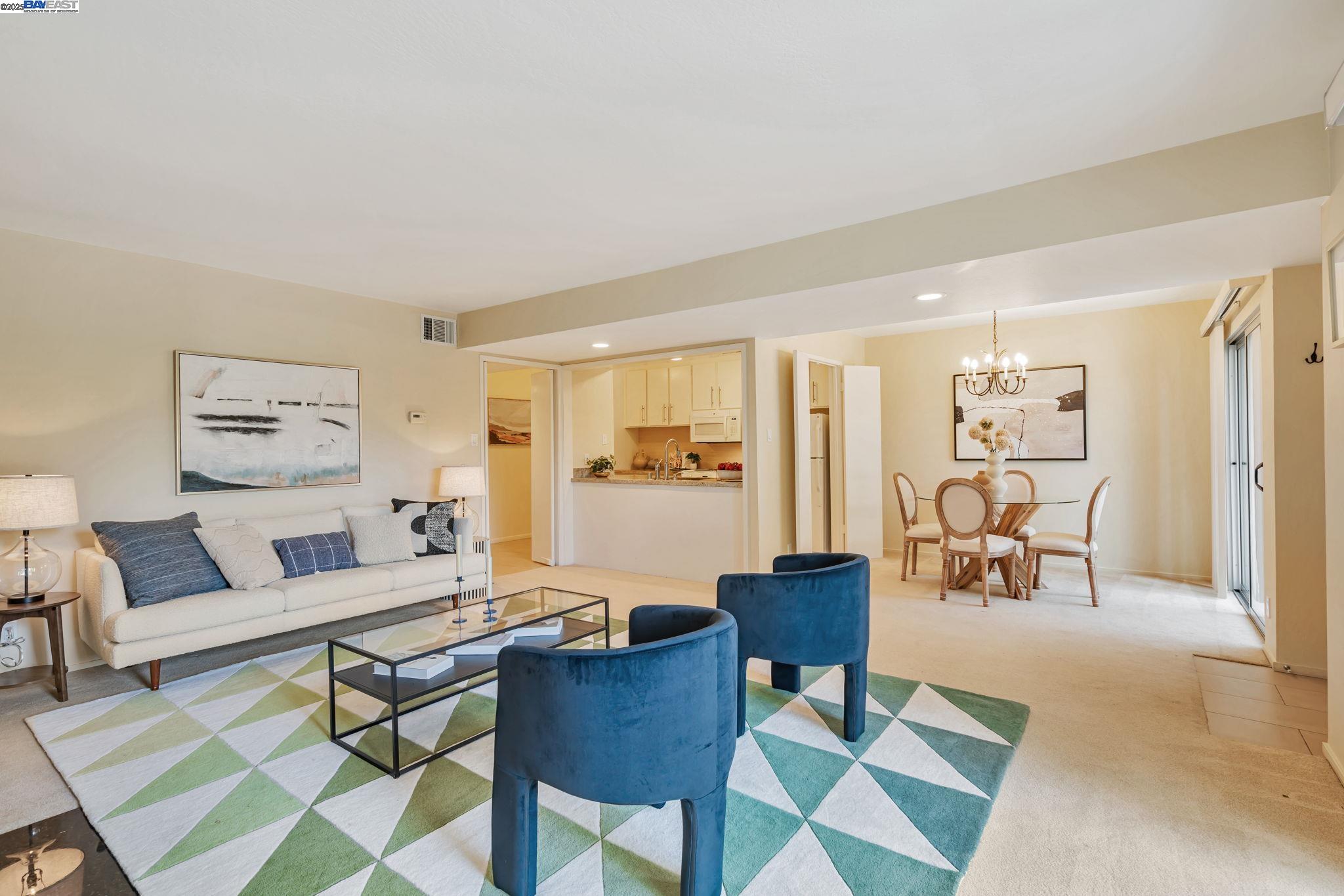 Detail Gallery Image 8 of 40 For 675 Sharon Park Dr #245,  Menlo Park,  CA 94025 - 2 Beds | 2 Baths