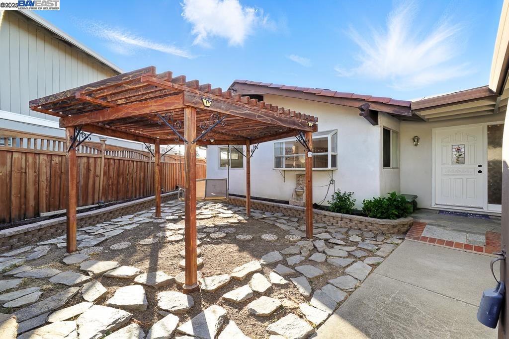 Detail Gallery Image 4 of 58 For 11 Alhambra Ct, Antioch,  CA 94509 - 3 Beds | 3 Baths