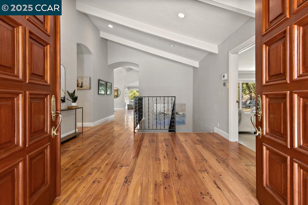 Detail Gallery Image 2 of 60 For 3949 Canyon Rd, Lafayette,  CA 94549-2701 - 5 Beds | 5/1 Baths