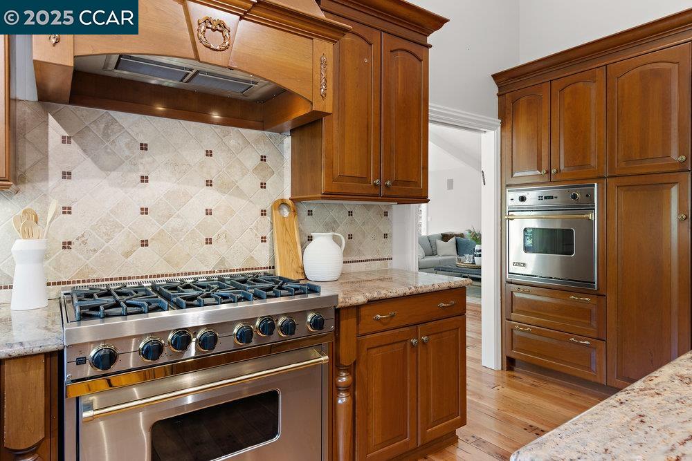 Detail Gallery Image 11 of 60 For 3949 Canyon Rd, Lafayette,  CA 94549-2701 - 5 Beds | 5/1 Baths