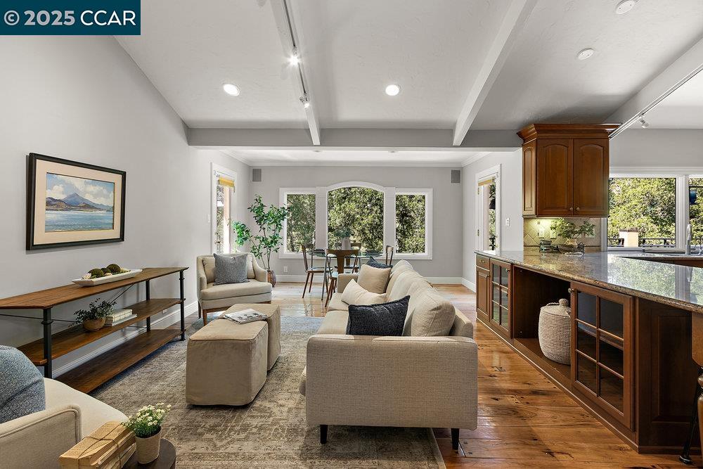 Detail Gallery Image 16 of 60 For 3949 Canyon Rd, Lafayette,  CA 94549-2701 - 5 Beds | 5/1 Baths