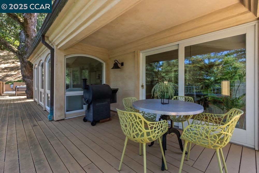 Detail Gallery Image 29 of 60 For 3949 Canyon Rd, Lafayette,  CA 94549-2701 - 5 Beds | 5/1 Baths