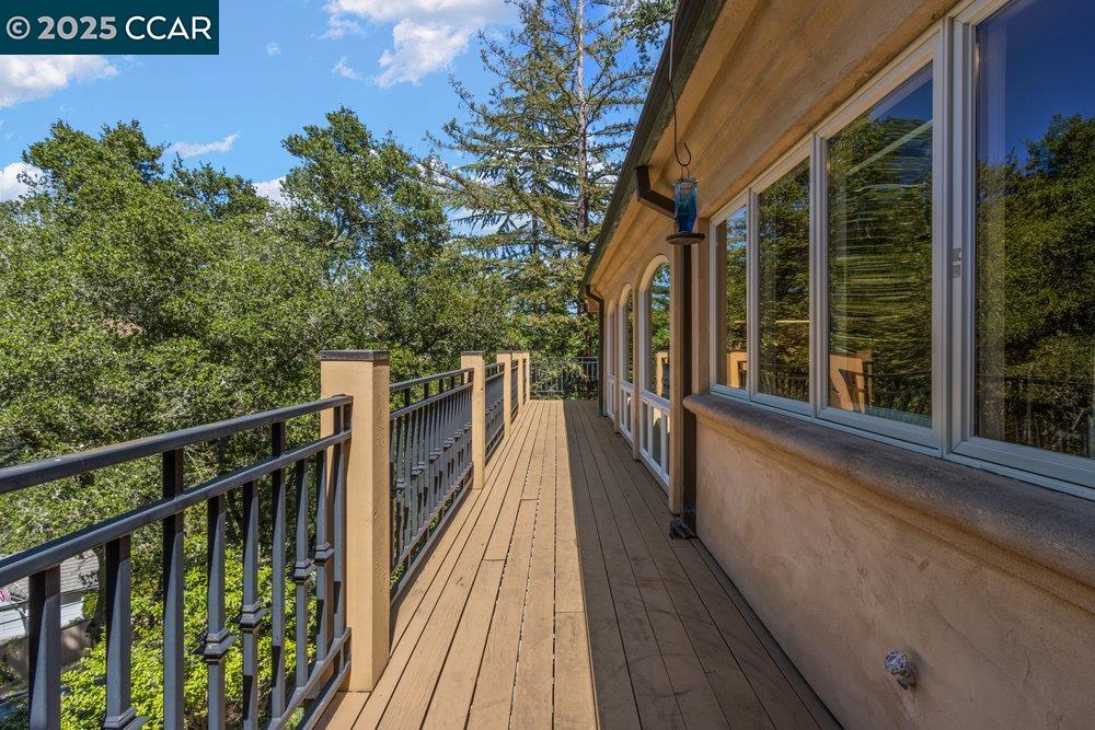 Detail Gallery Image 30 of 60 For 3949 Canyon Rd, Lafayette,  CA 94549-2701 - 5 Beds | 5/1 Baths