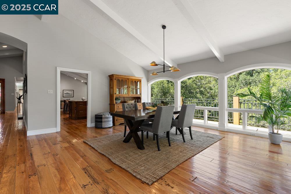 Detail Gallery Image 4 of 60 For 3949 Canyon Rd, Lafayette,  CA 94549-2701 - 5 Beds | 5/1 Baths