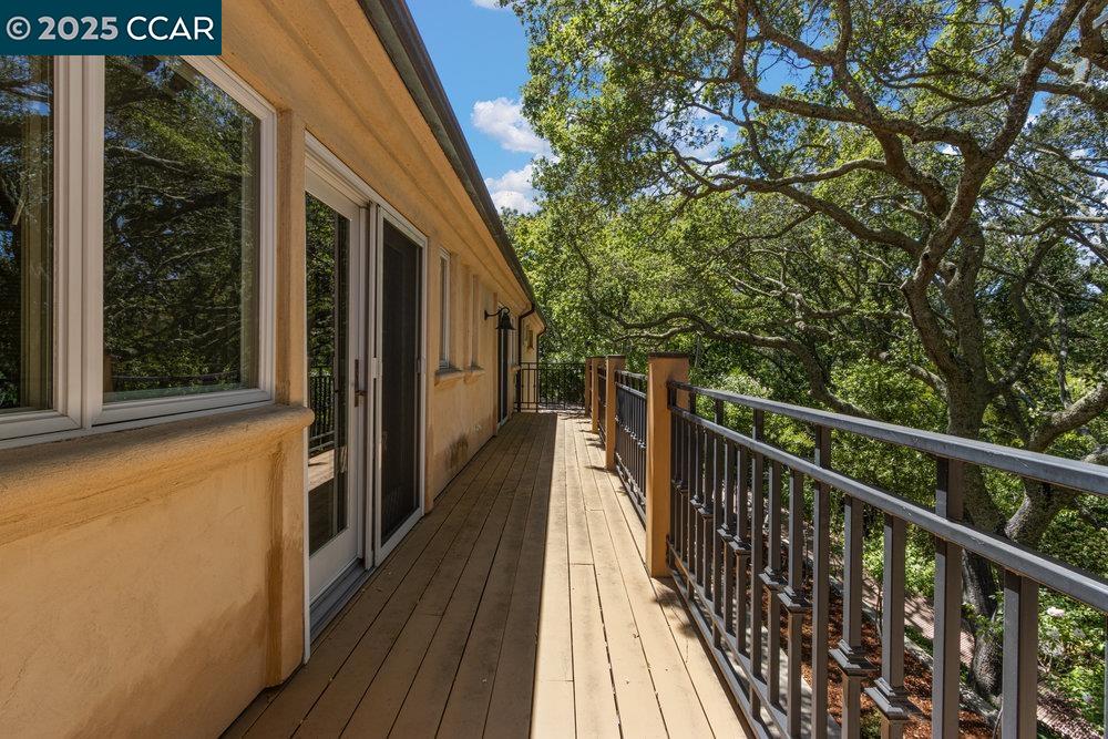 Detail Gallery Image 31 of 60 For 3949 Canyon Rd, Lafayette,  CA 94549-2701 - 5 Beds | 5/1 Baths