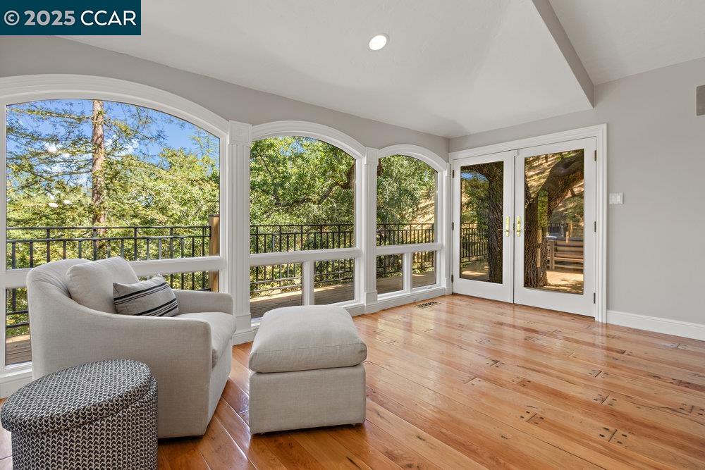 Detail Gallery Image 5 of 60 For 3949 Canyon Rd, Lafayette,  CA 94549-2701 - 5 Beds | 5/1 Baths