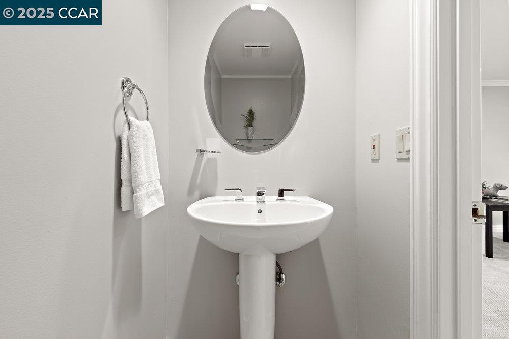 Detail Gallery Image 43 of 60 For 3949 Canyon Rd, Lafayette,  CA 94549-2701 - 5 Beds | 5/1 Baths