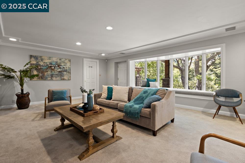 Detail Gallery Image 46 of 60 For 3949 Canyon Rd, Lafayette,  CA 94549-2701 - 5 Beds | 5/1 Baths