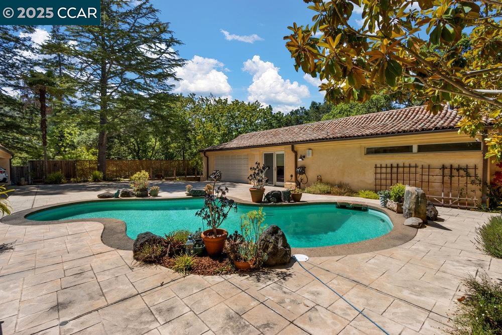 Detail Gallery Image 47 of 60 For 3949 Canyon Rd, Lafayette,  CA 94549-2701 - 5 Beds | 5/1 Baths