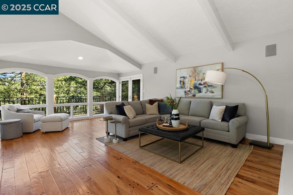 Detail Gallery Image 6 of 60 For 3949 Canyon Rd, Lafayette,  CA 94549-2701 - 5 Beds | 5/1 Baths