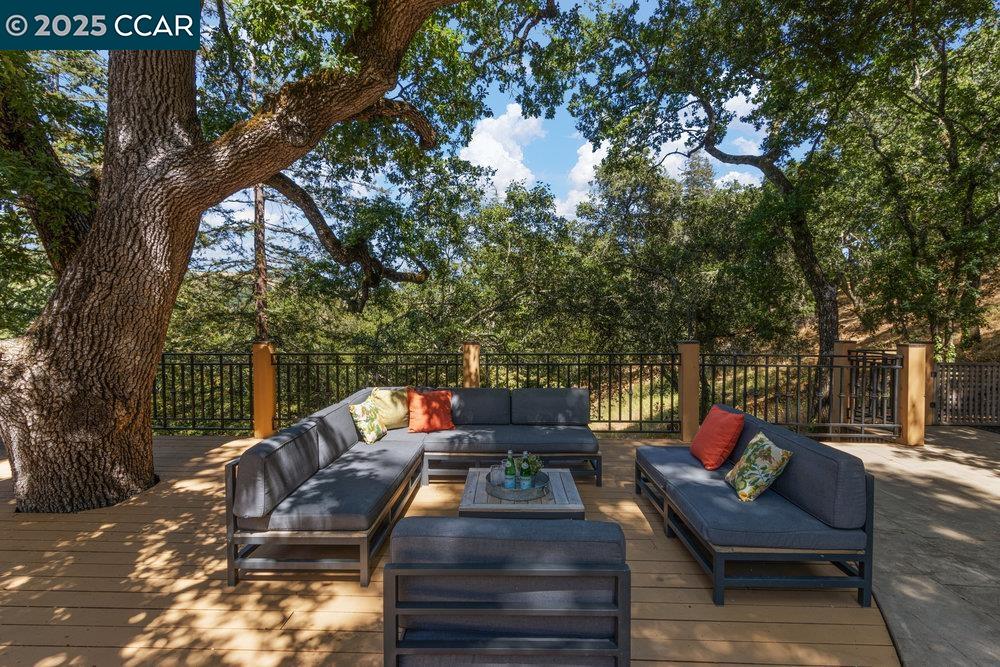 Detail Gallery Image 53 of 60 For 3949 Canyon Rd, Lafayette,  CA 94549-2701 - 5 Beds | 5/1 Baths