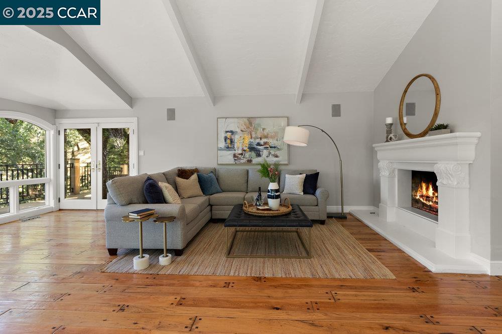 Detail Gallery Image 7 of 60 For 3949 Canyon Rd, Lafayette,  CA 94549-2701 - 5 Beds | 5/1 Baths