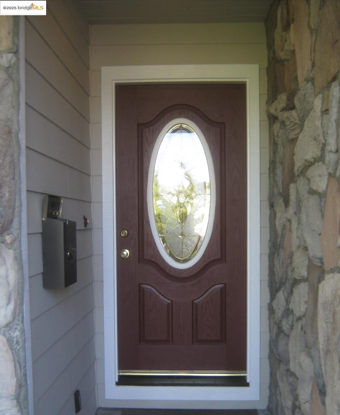Detail Gallery Image 2 of 23 For 2075 Lakewood Dr, San Jose,  CA 95132-1024 - 3 Beds | 2 Baths