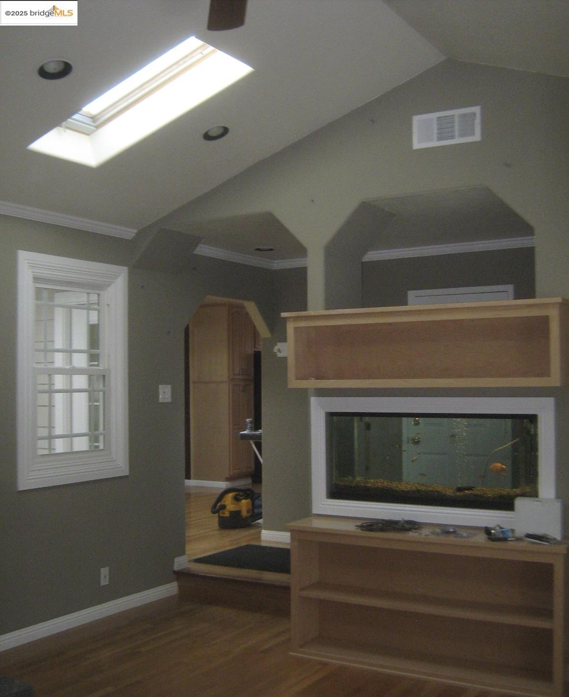 Detail Gallery Image 3 of 23 For 2075 Lakewood Dr, San Jose,  CA 95132-1024 - 3 Beds | 2 Baths