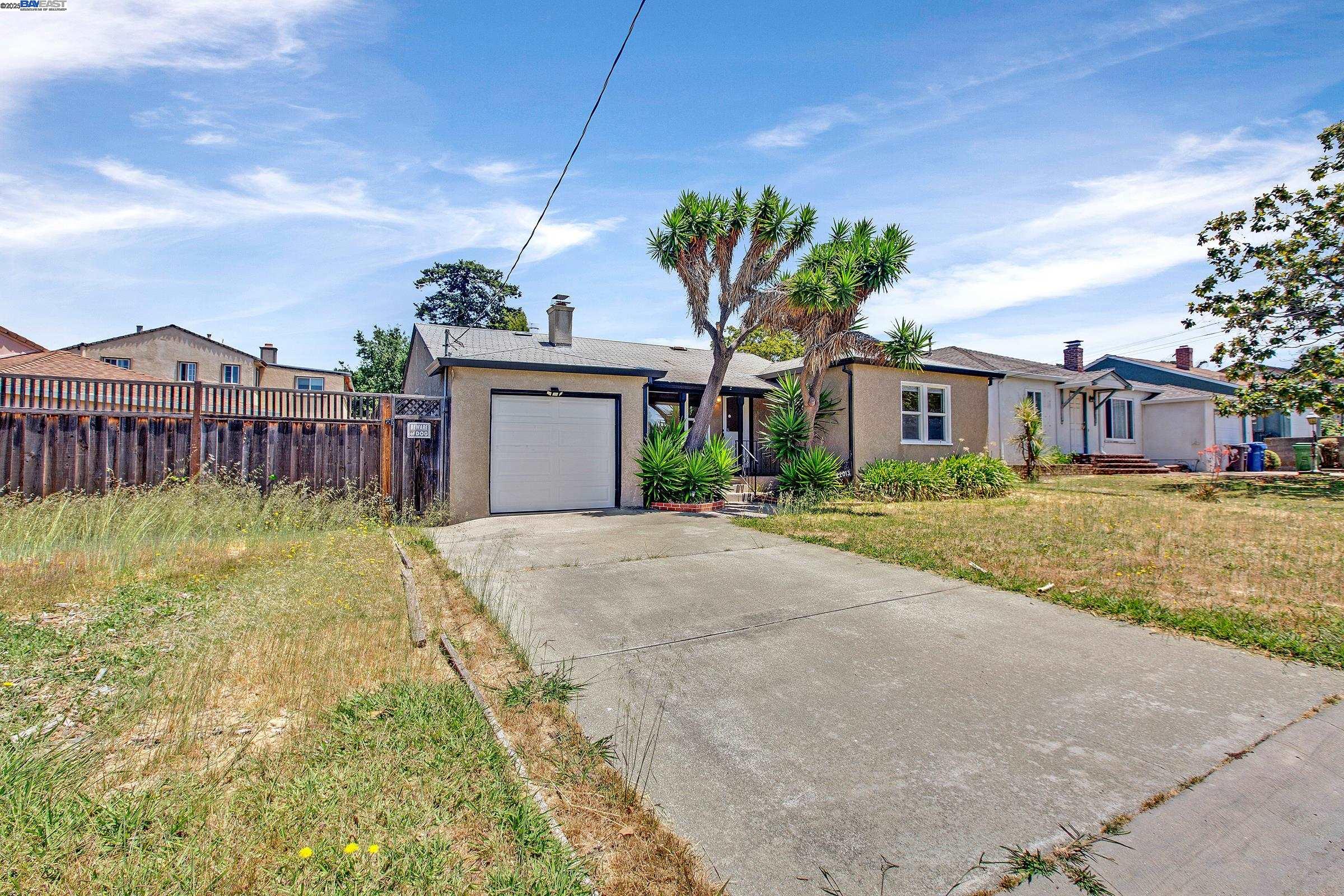 Detail Gallery Image 1 of 1 For 22013 Queen St, Castro Valley,  CA 94546 - 3 Beds | 2 Baths