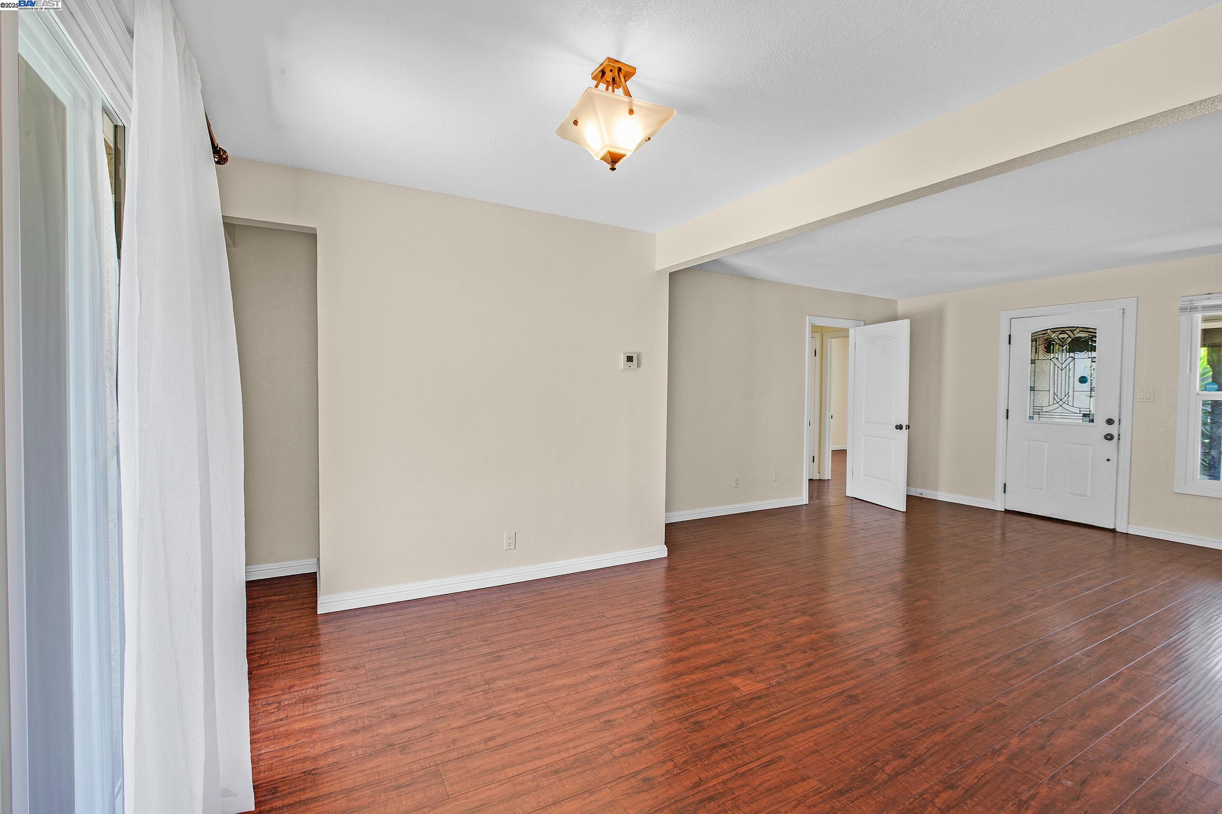 Detail Gallery Image 11 of 32 For 22013 Queen St, Castro Valley,  CA 94546 - 3 Beds | 2 Baths