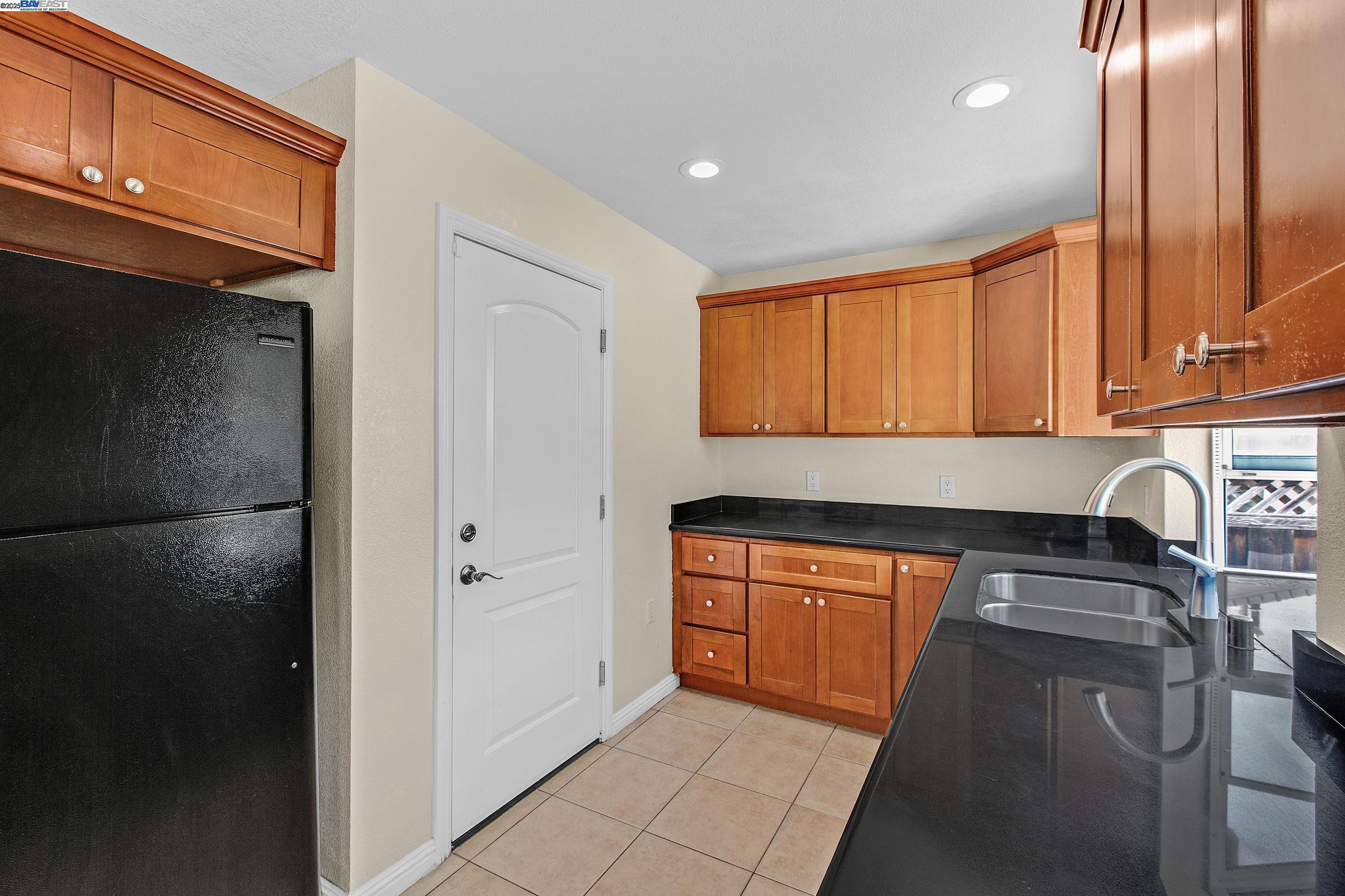 Detail Gallery Image 14 of 32 For 22013 Queen St, Castro Valley,  CA 94546 - 3 Beds | 2 Baths