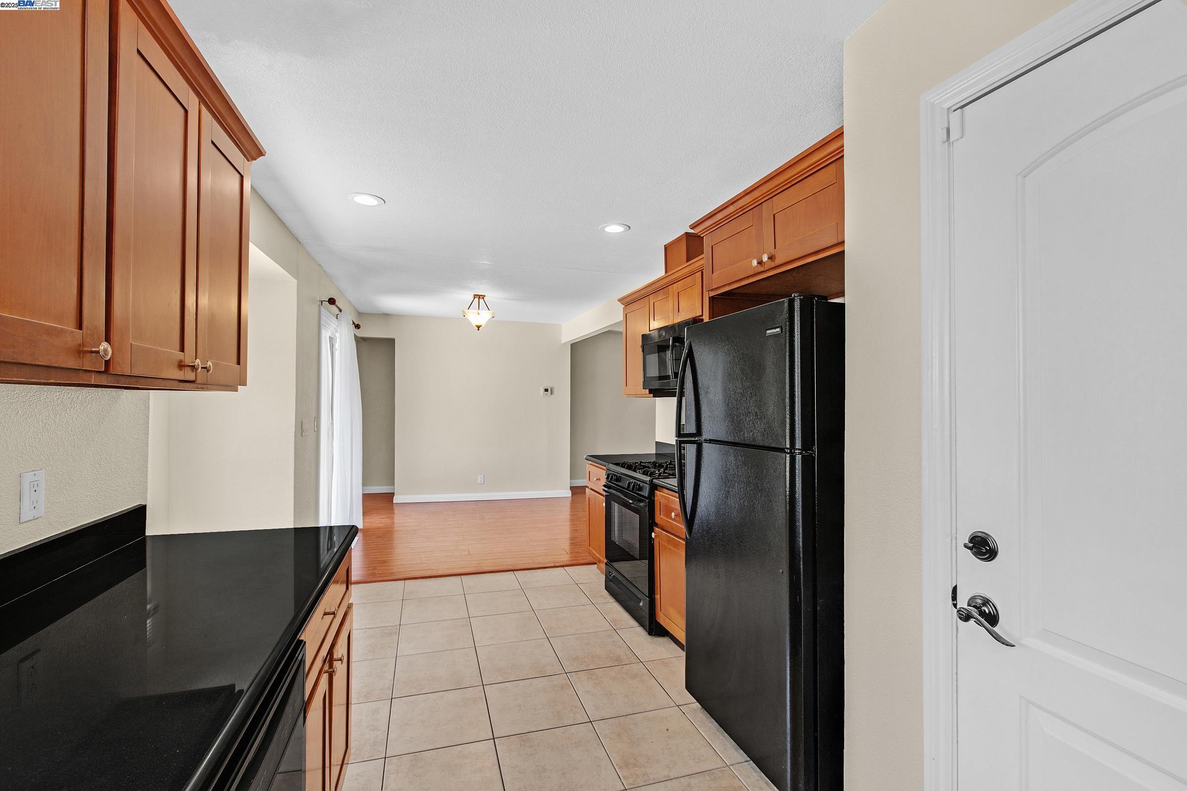 Detail Gallery Image 15 of 32 For 22013 Queen St, Castro Valley,  CA 94546 - 3 Beds | 2 Baths