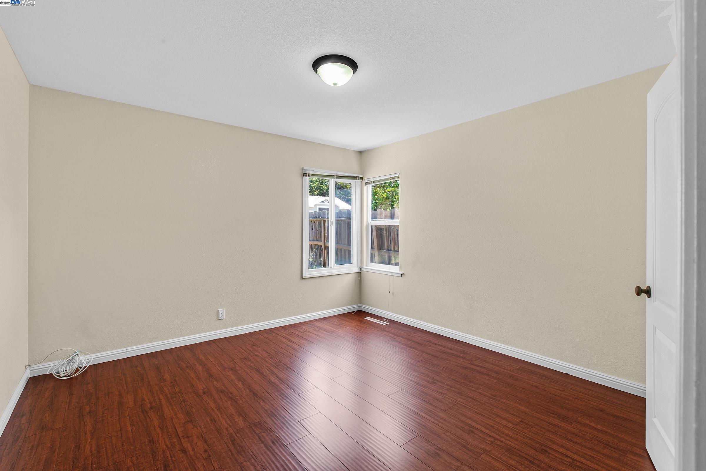 Detail Gallery Image 19 of 32 For 22013 Queen St, Castro Valley,  CA 94546 - 3 Beds | 2 Baths