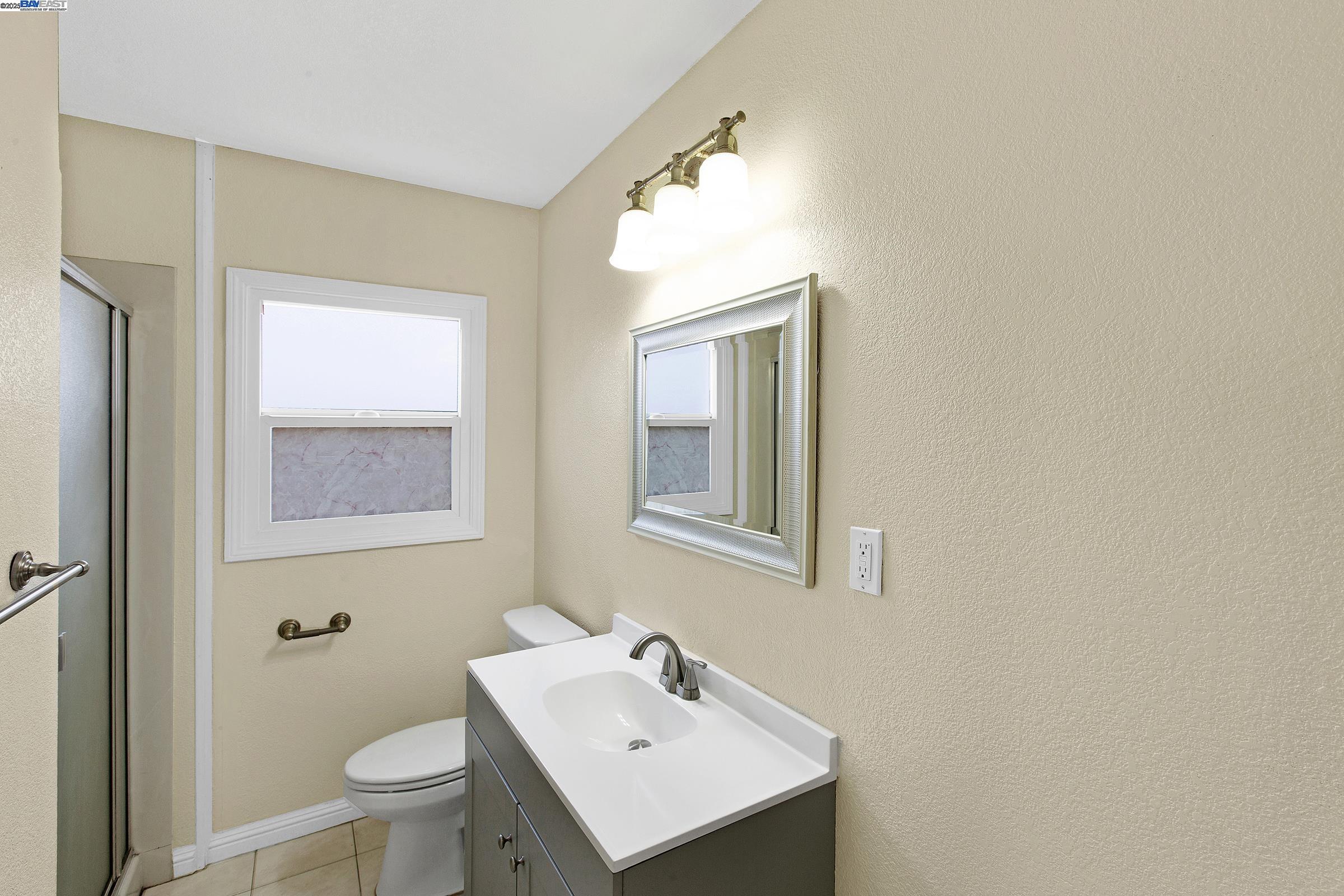 Detail Gallery Image 20 of 32 For 22013 Queen St, Castro Valley,  CA 94546 - 3 Beds | 2 Baths