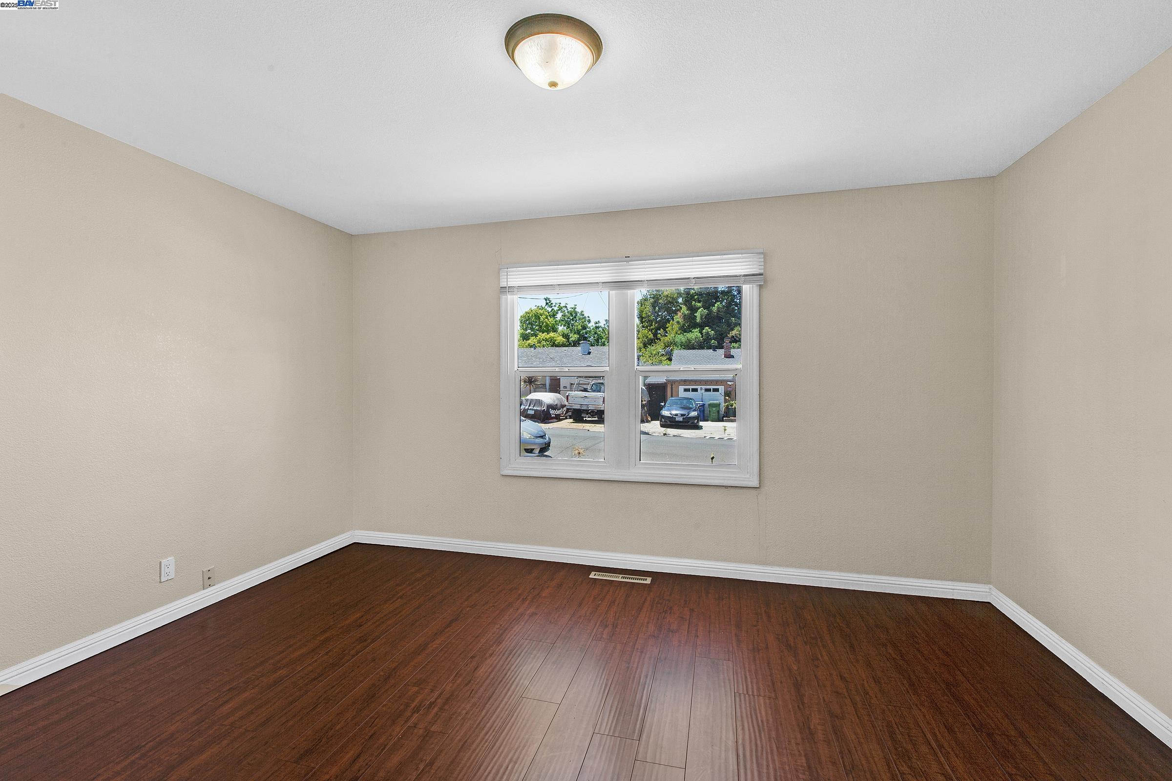 Detail Gallery Image 25 of 32 For 22013 Queen St, Castro Valley,  CA 94546 - 3 Beds | 2 Baths
