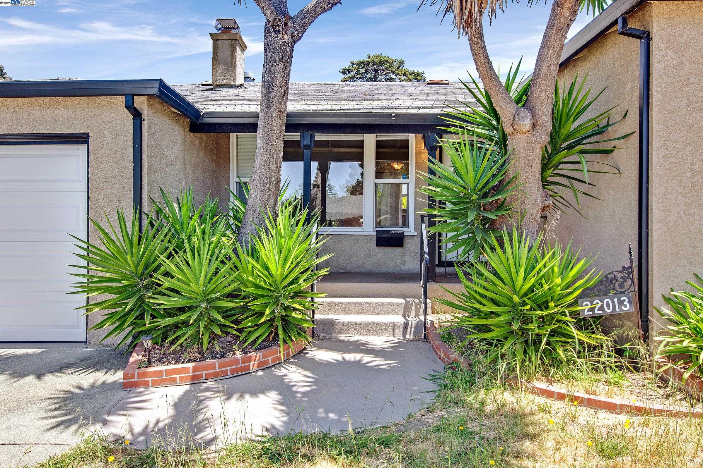 Detail Gallery Image 4 of 32 For 22013 Queen St, Castro Valley,  CA 94546 - 3 Beds | 2 Baths
