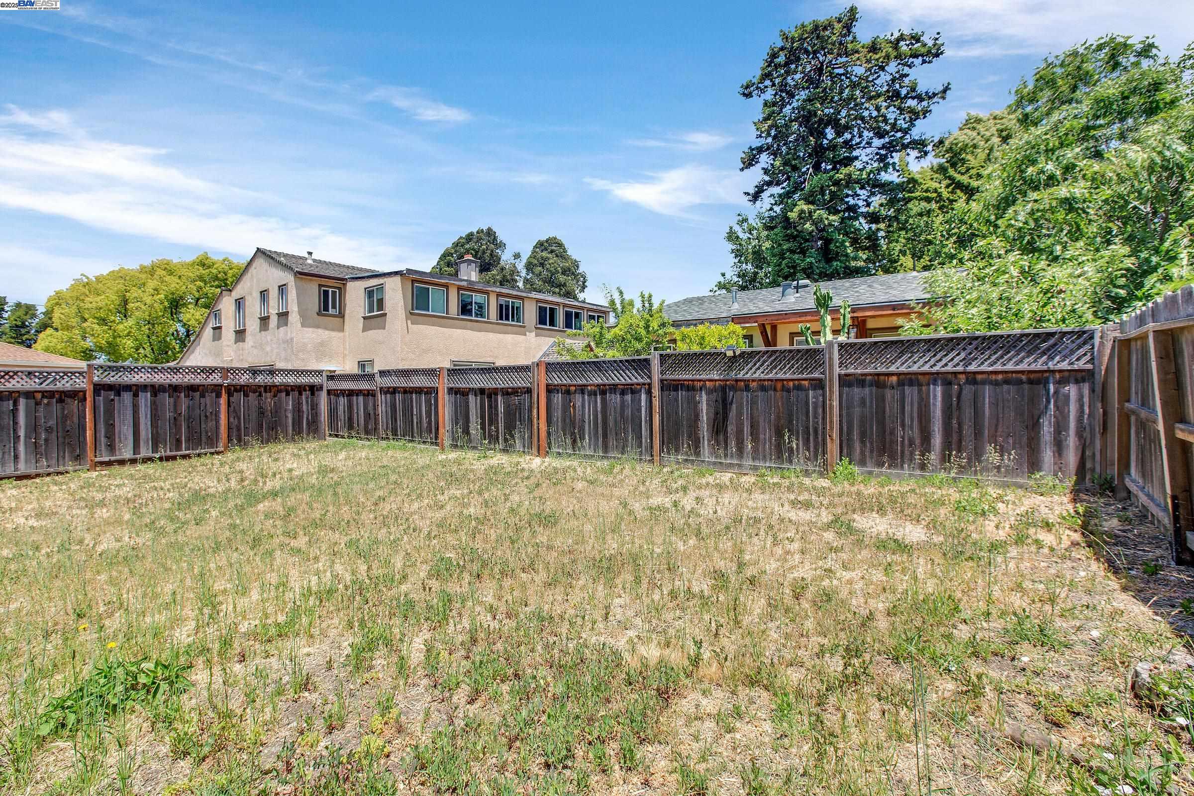 Detail Gallery Image 32 of 32 For 22013 Queen St, Castro Valley,  CA 94546 - 3 Beds | 2 Baths