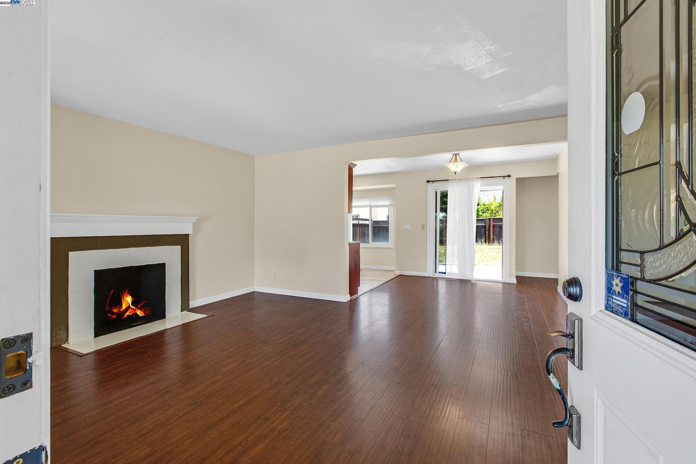 Detail Gallery Image 7 of 32 For 22013 Queen St, Castro Valley,  CA 94546 - 3 Beds | 2 Baths