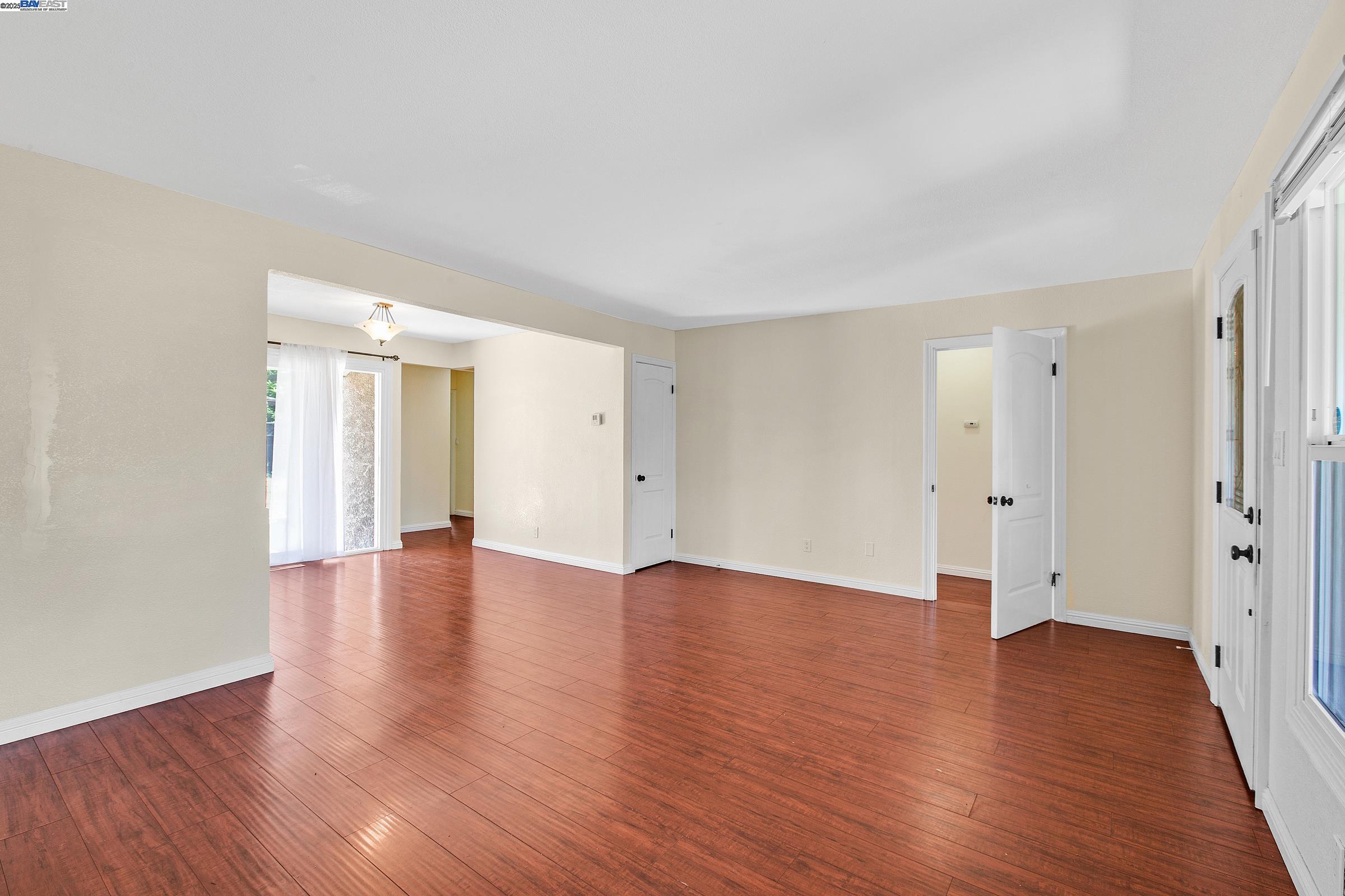 Detail Gallery Image 8 of 32 For 22013 Queen St, Castro Valley,  CA 94546 - 3 Beds | 2 Baths
