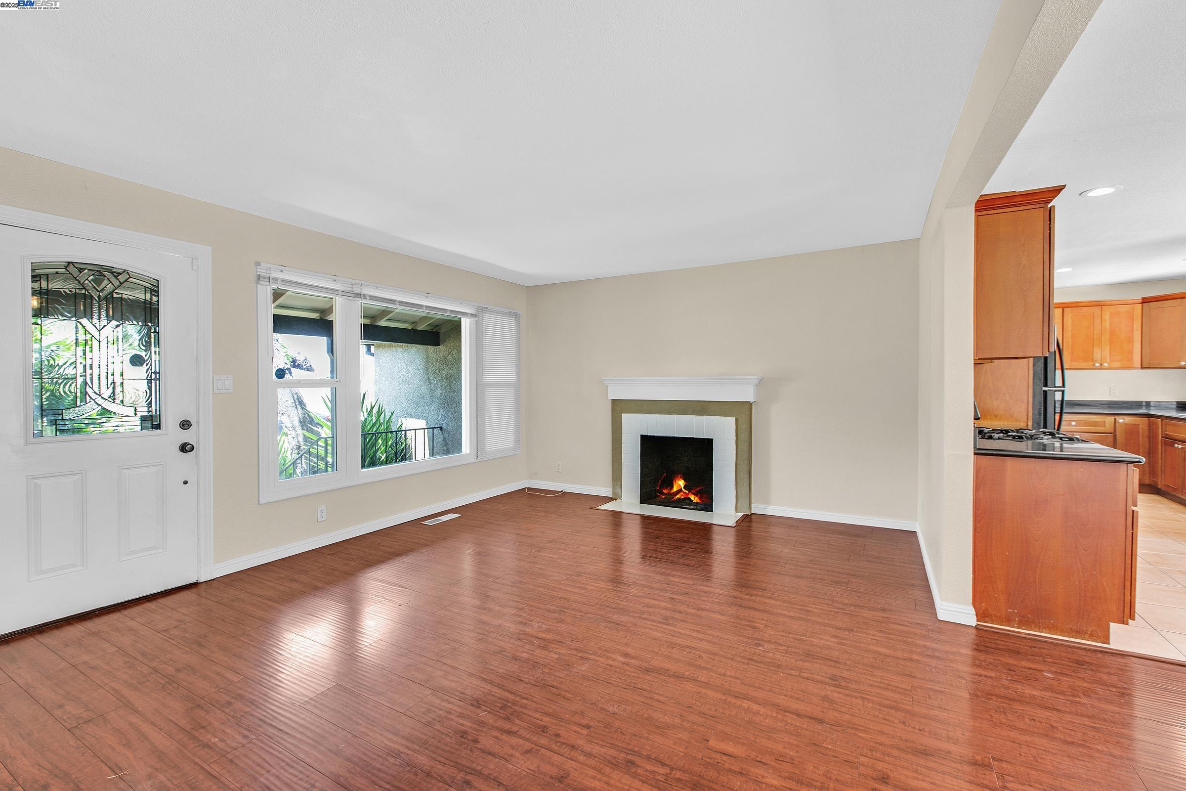 Detail Gallery Image 9 of 32 For 22013 Queen St, Castro Valley,  CA 94546 - 3 Beds | 2 Baths