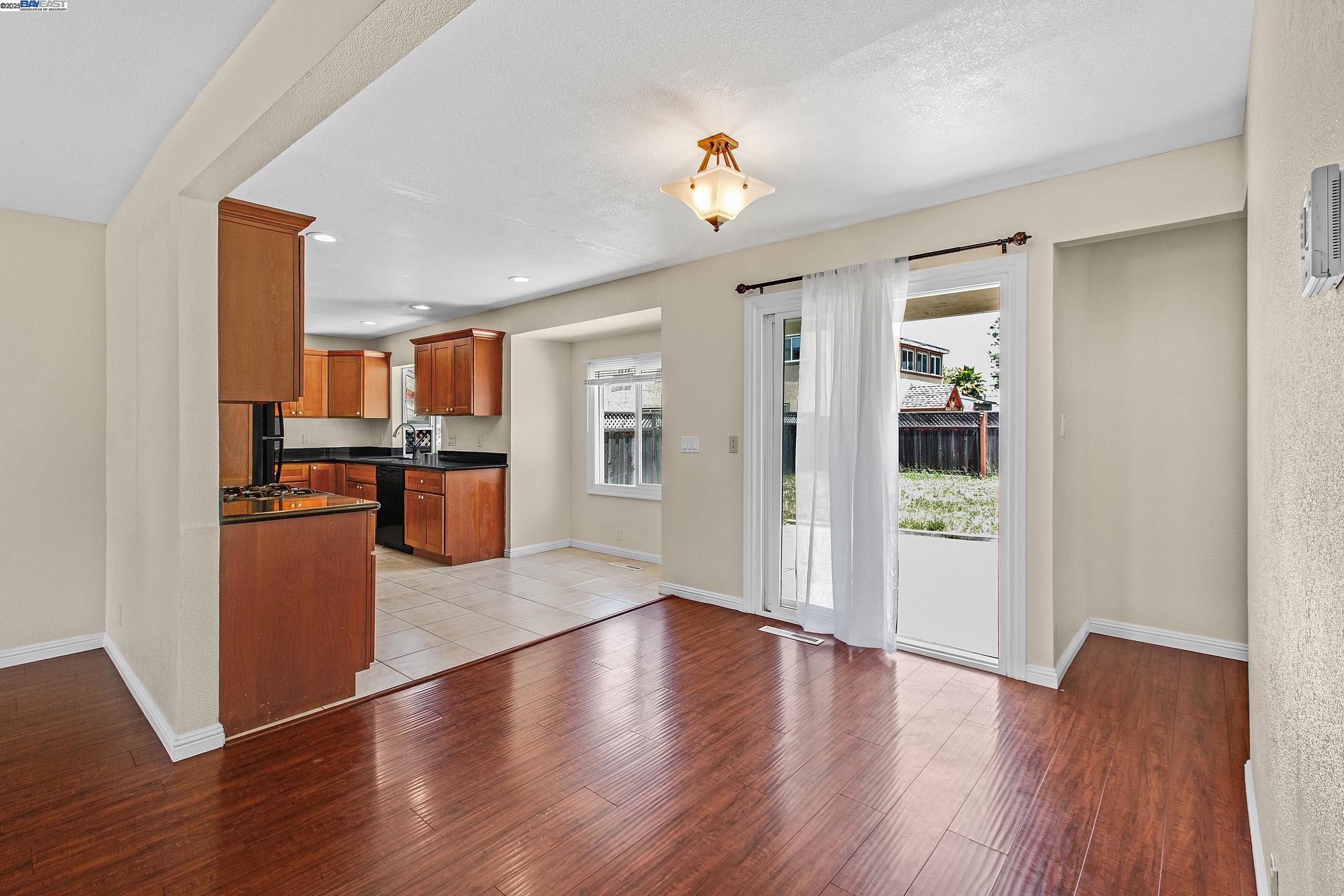 Detail Gallery Image 10 of 32 For 22013 Queen St, Castro Valley,  CA 94546 - 3 Beds | 2 Baths