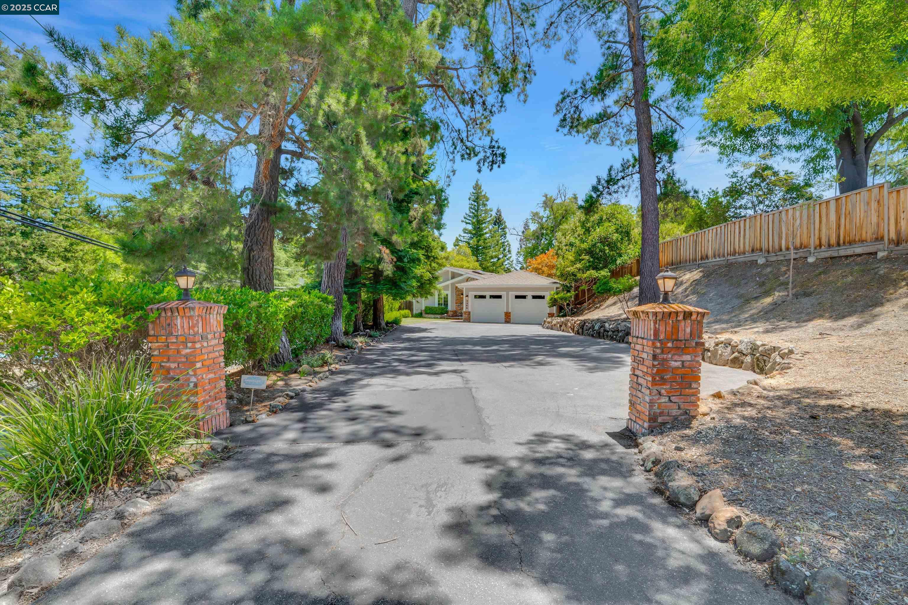 Detail Gallery Image 2 of 41 For 2345 San Miguel Dr, Walnut Creek,  CA 94596 - 4 Beds | 2/1 Baths