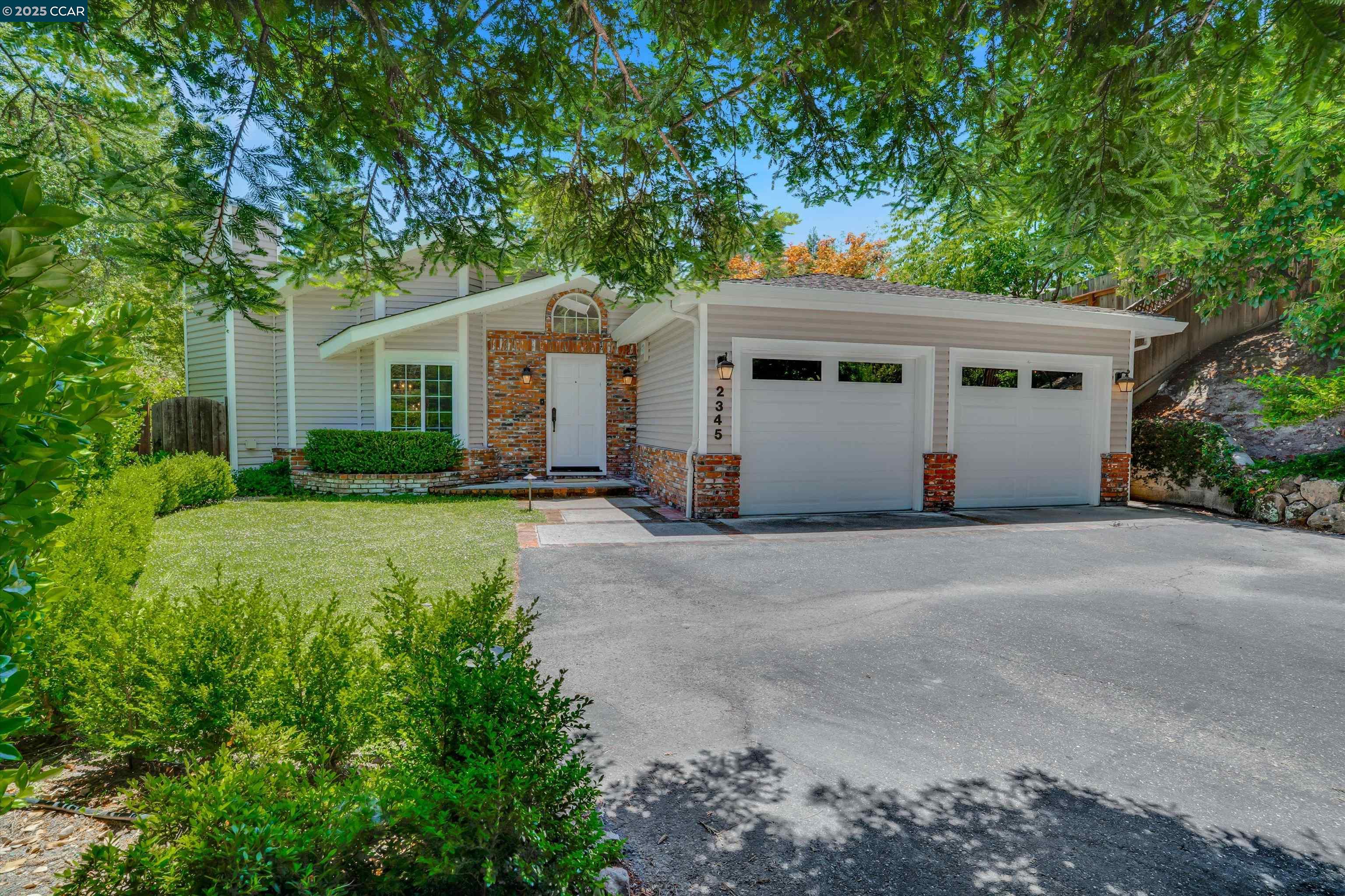 Detail Gallery Image 4 of 41 For 2345 San Miguel Dr, Walnut Creek,  CA 94596 - 4 Beds | 2/1 Baths