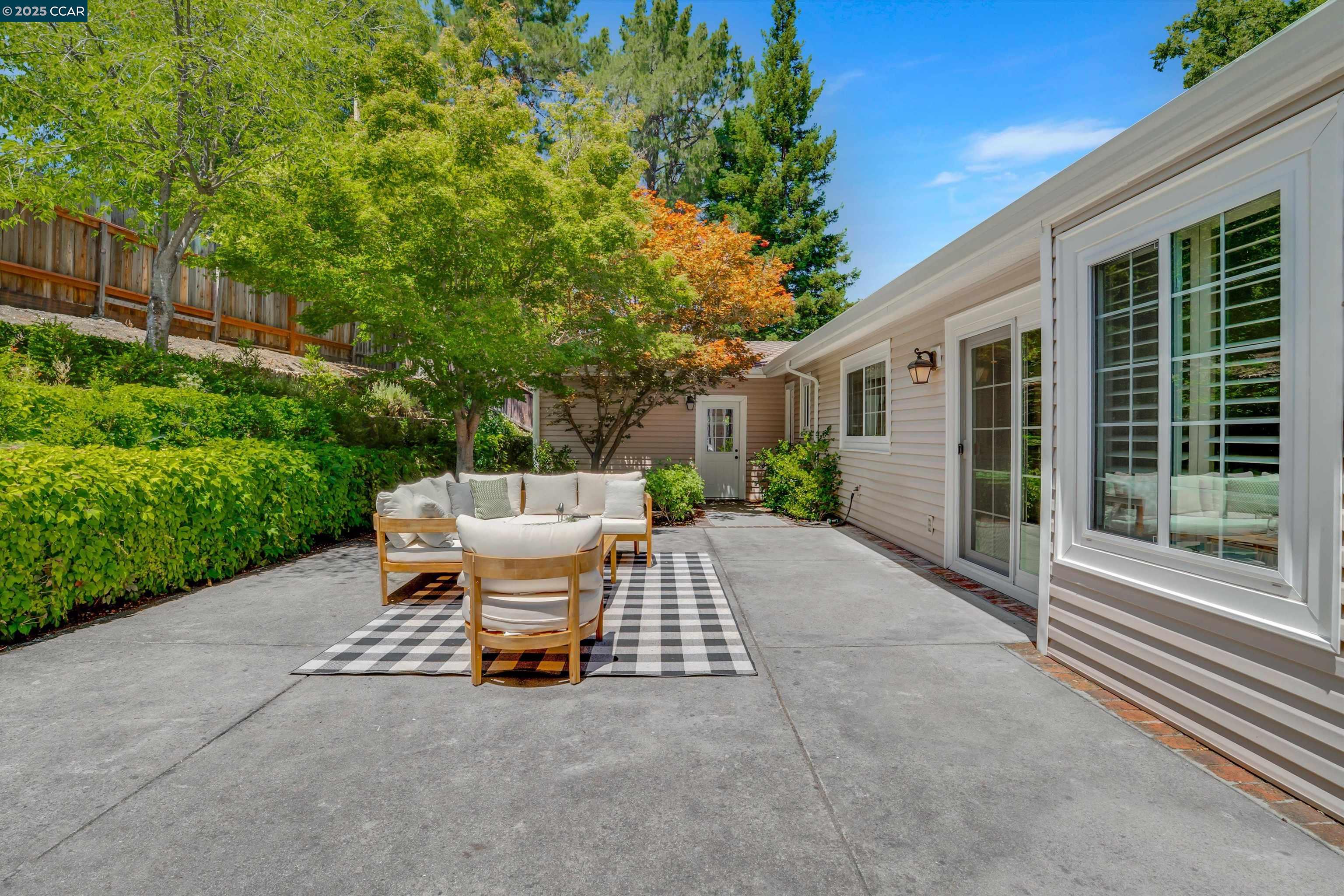 Detail Gallery Image 34 of 41 For 2345 San Miguel Dr, Walnut Creek,  CA 94596 - 4 Beds | 2/1 Baths