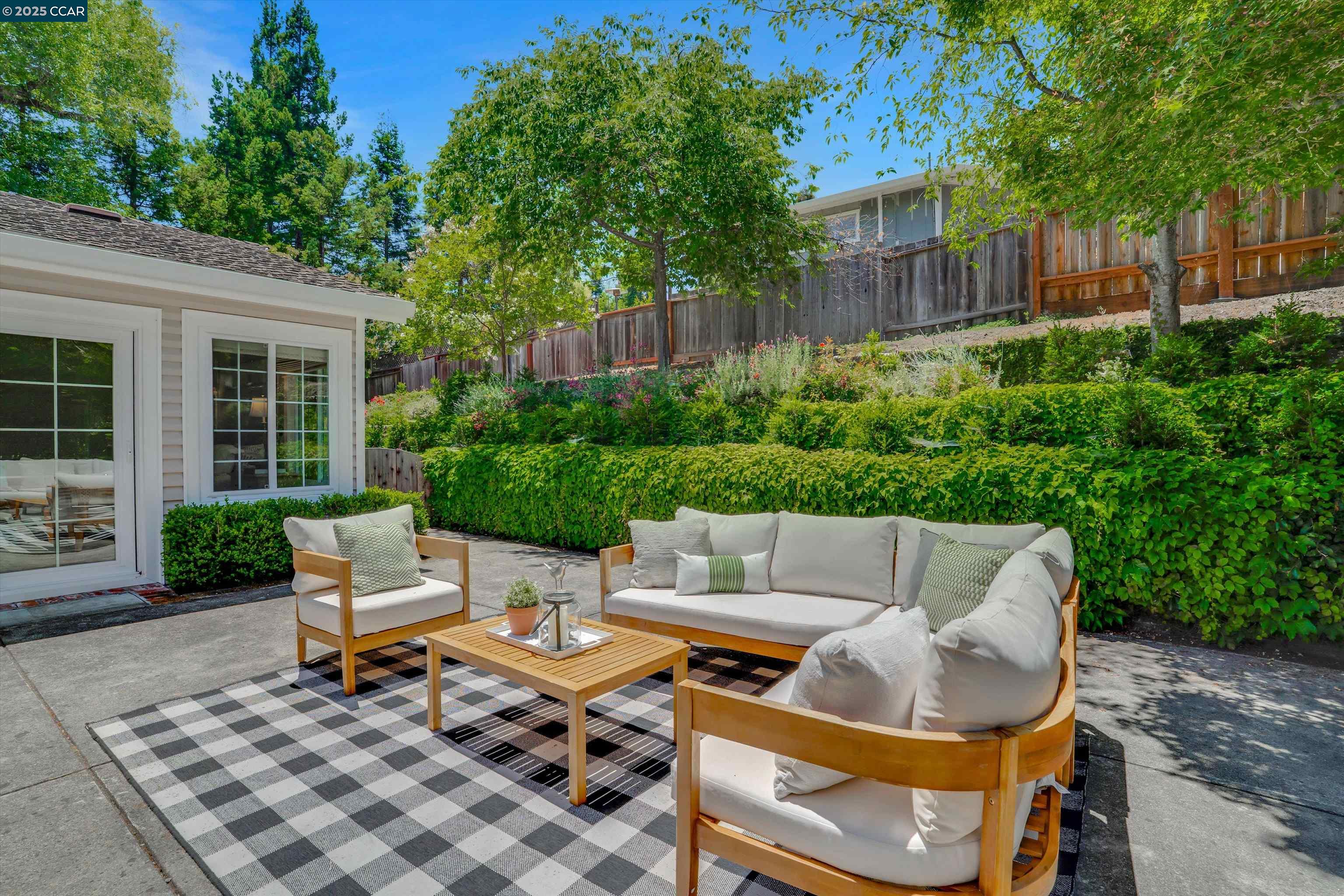 Detail Gallery Image 35 of 41 For 2345 San Miguel Dr, Walnut Creek,  CA 94596 - 4 Beds | 2/1 Baths