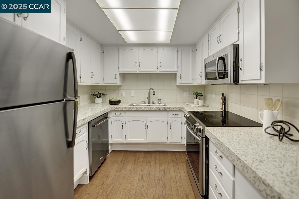Photo #12: 41102001 Listing: Photo #12