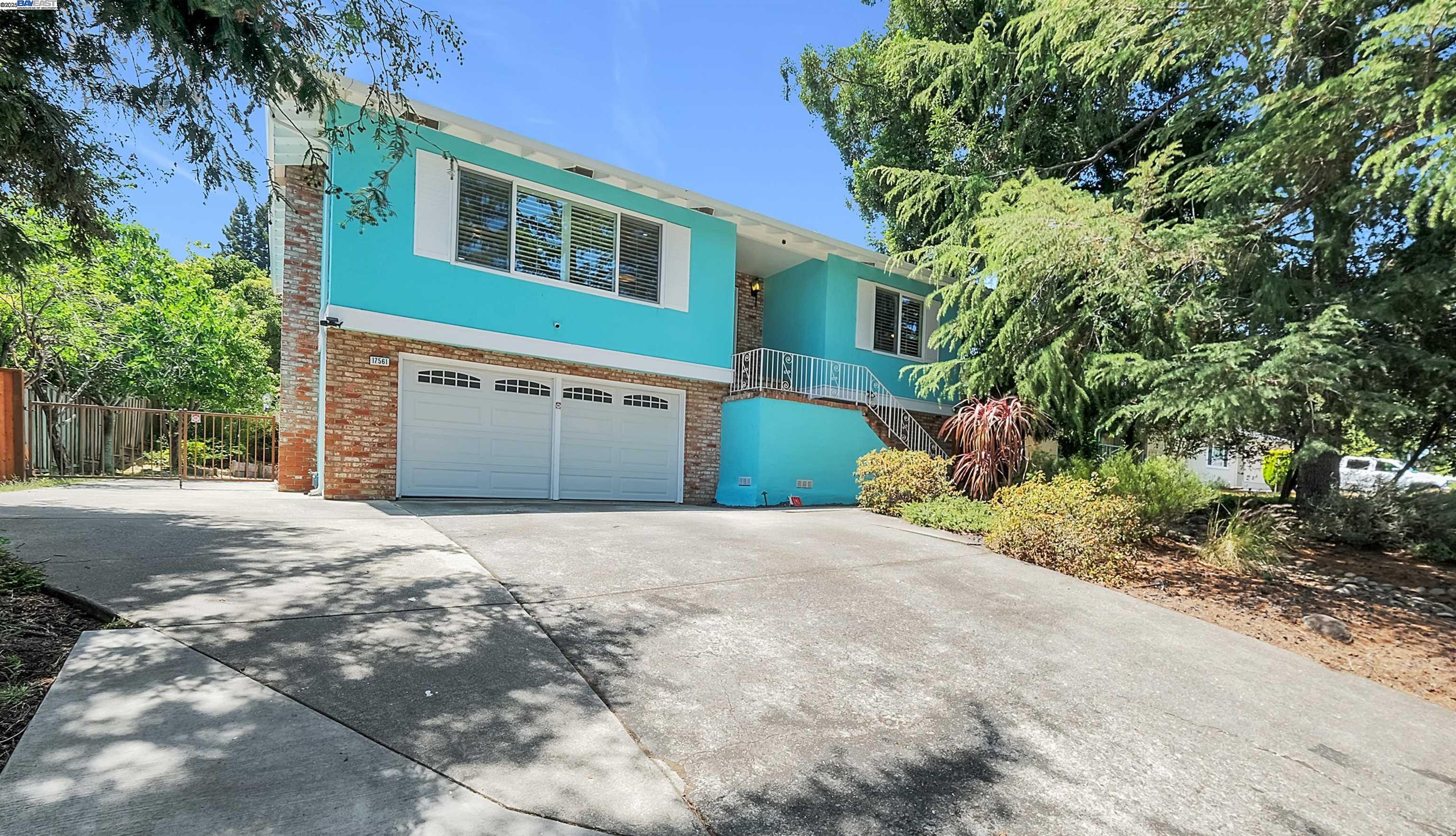 Detail Gallery Image 1 of 1 For 17561 Vineyard Rd, Castro Valley,  CA 94546 - 4 Beds | 3 Baths