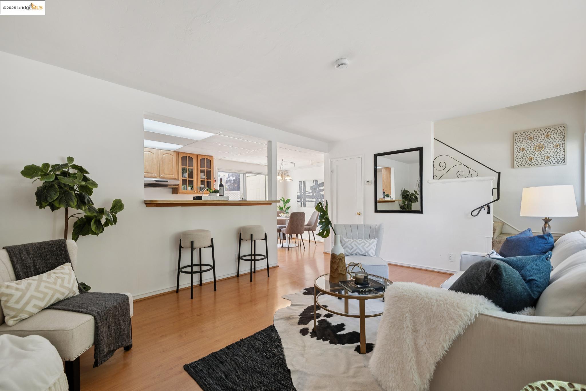 Photo #4: 41102003 Listing 