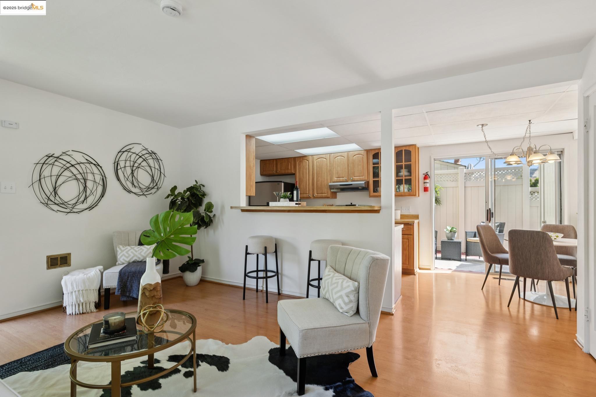 Photo #6: 41102003 Listing 