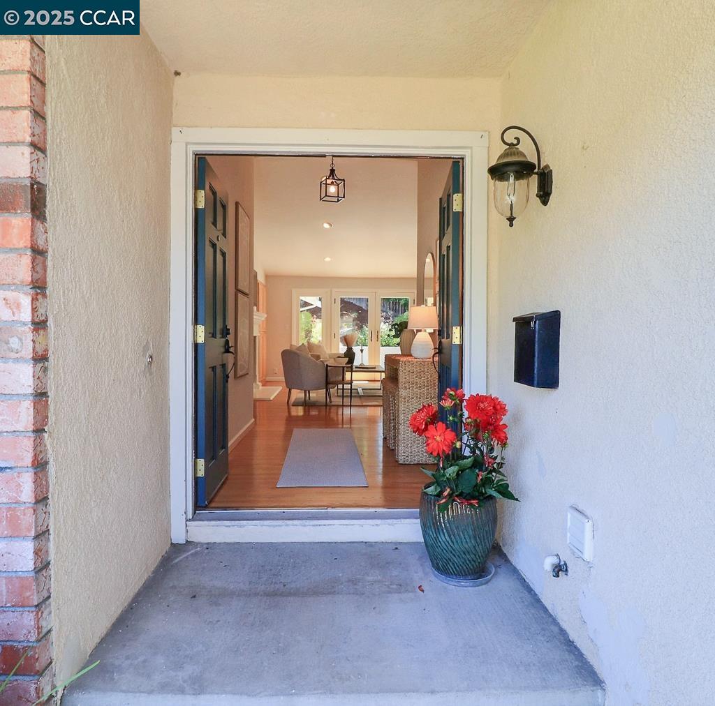 Detail Gallery Image 2 of 21 For 2317 Trotter Way, Walnut Creek,  CA 94596 - 4 Beds | 2 Baths
