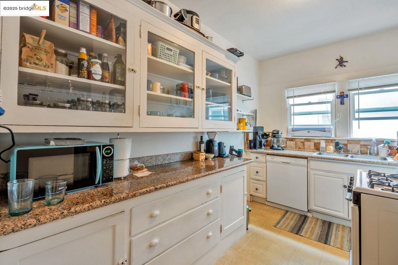 Detail Gallery Image 25 of 60 For 5537 Claremont Ave, Oakland,  CA 94618 - – Beds | – Baths