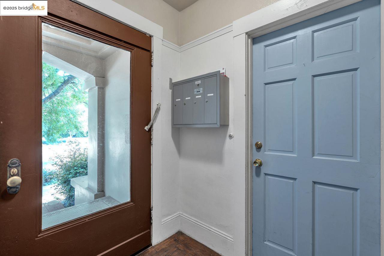 Detail Gallery Image 4 of 60 For 5537 Claremont Ave, Oakland,  CA 94618 - – Beds | – Baths